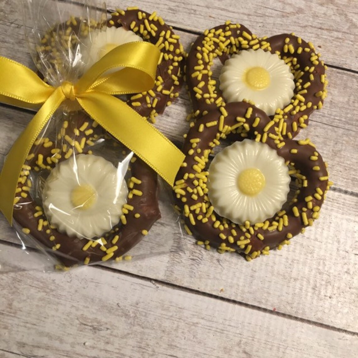 Daisy Chocolate Covered Pretzels Daisy Bridal Shower Favor Etsy