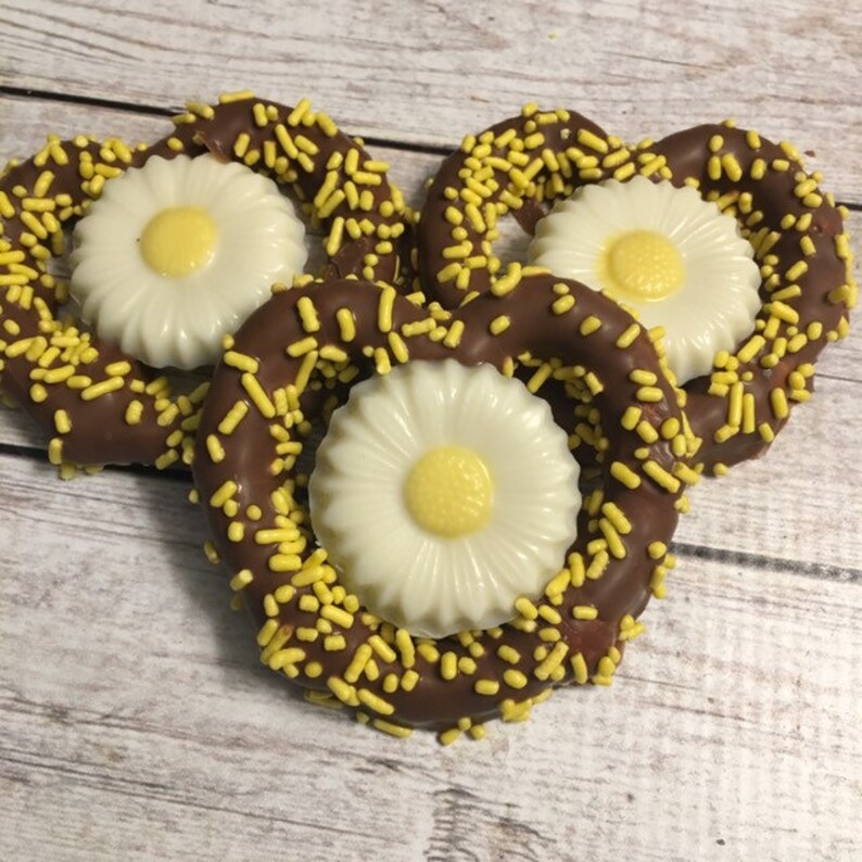 Daisy Chocolate Covered Pretzels Daisy Bridal Shower Favor Etsy