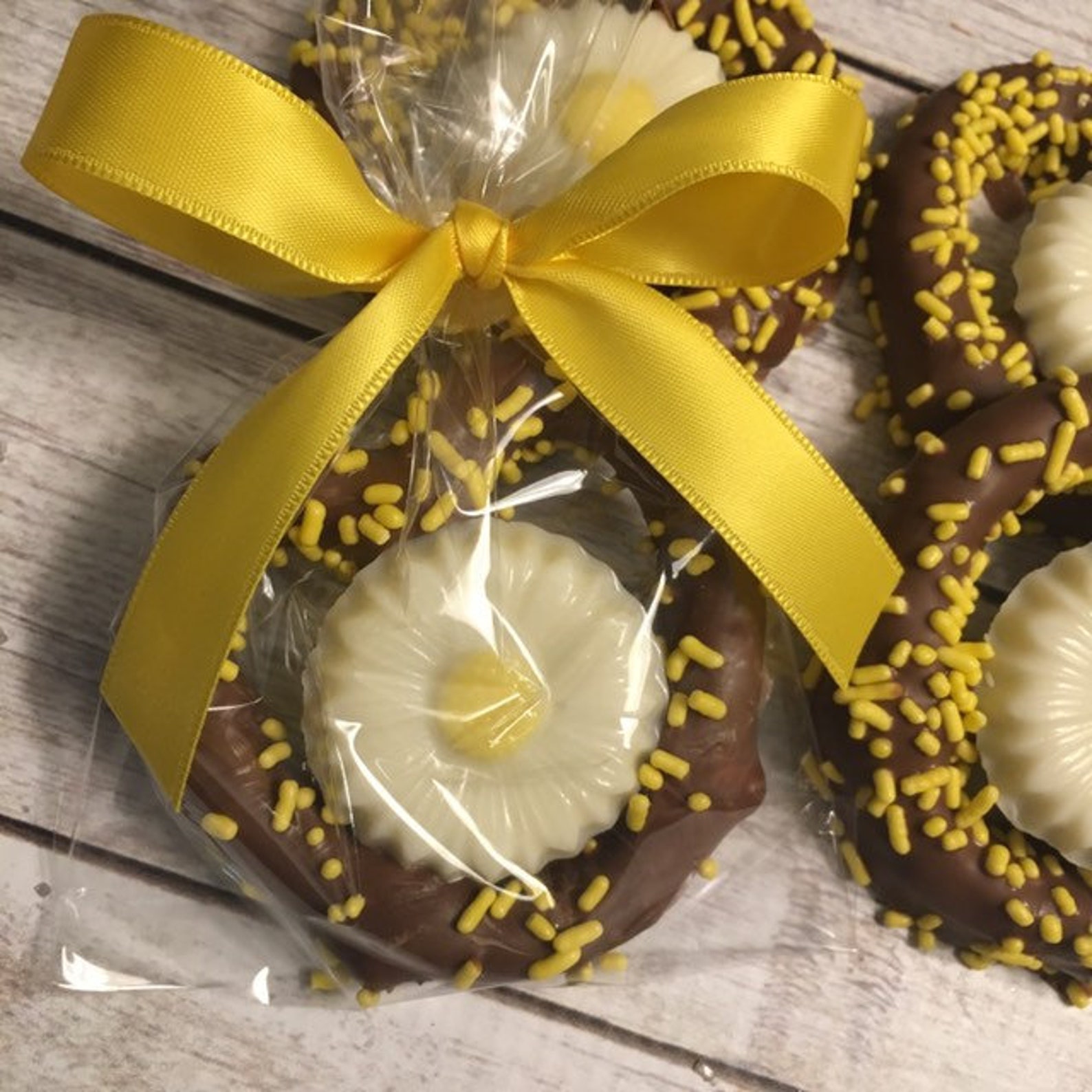 Daisy Chocolate Covered Pretzels Daisy Bridal Shower Favor Etsy