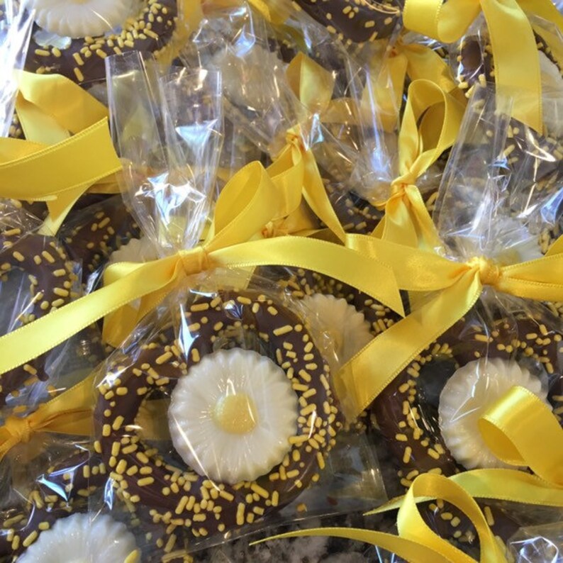 Daisy Chocolate Covered Pretzels Daisy Bridal Shower Favor Etsy