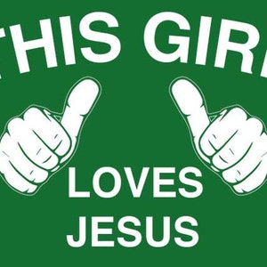 CHRISTIAN TSHIRT This Girl Loves Jesus T-Shirt Christian Catholic Womens TE Shirt ook beschikbaar op crewneck sweatshirts en hoodies SM-5XL