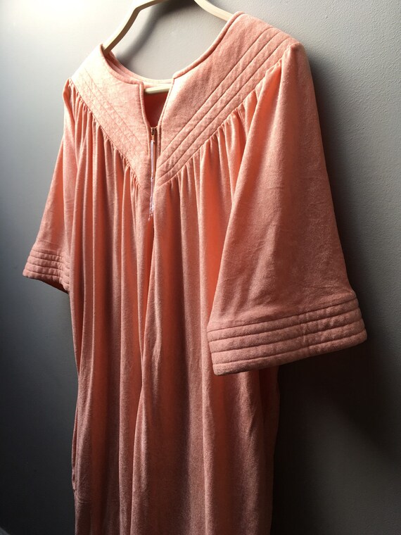 Vintage 1970's HAMILTON Fuzzy Peach Housecoat/Robe