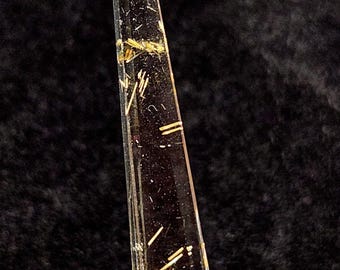 Mini torre de varita de cuarzo rutilado dorado