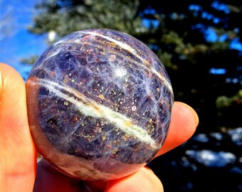 Vurige zonnesteen Iolietbol - Cordeiriet Confetti Veins Bloeddoorlopen Ioliet Schiller