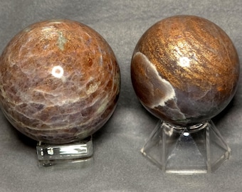 Esfera de iolita de piedra solar ardiente - Venas de confeti de cordeirita Iolita inyectada en sangre Schiller