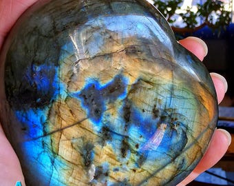 Gran corazón de labradorita brillante y llamativo - Labradorescencia, intuición, segunda vista, protección, regalo del Día de la Madre