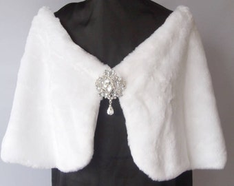 Winter Wedding Faux Fur with brooch, Capelet Bride's Cape  Ivory faux fur