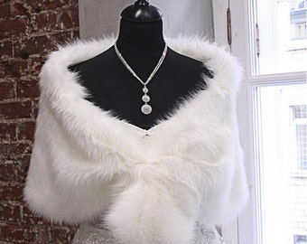 Faux fur shawl  Capelet Bride&#39;s Cape Winter Wedding   faux fur