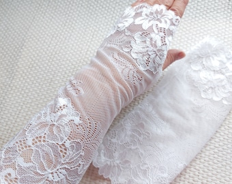 White Lace Gloves with roses, Fingerless Lace Gloves, Wedding Lace Gloves, Costume Gloves, Bridesmaid Gift