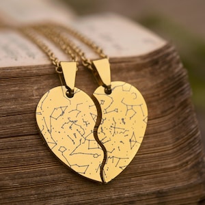 Zwei Herzseiten geteiltes Herz Halsketten, zwei Halsketten, graviertes halb gebrochenes Herz Paar Schmuck, personalisiertes individuelles Geschenk, KP.4 x2
