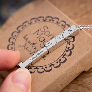 Collana con mappa stellare e messaggio segreto, messaggio nascosto all'interno del ciondolo, barra verticale con cielo notturno inciso personalizzato, regalo personalizzato, KP.4