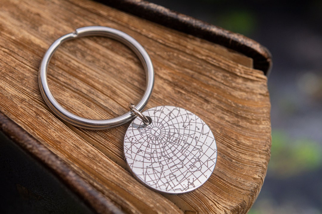 Custom Star Map Keychain, Engraved Personalized Night Sky Keyring, Star ...