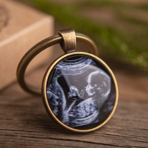 Custom Ultrasound Photo Keychain, Sonogram Or Ultrasound Picture Gift, Pregnancy Gift, Expecting Gift, Daddy To Be Gift, Mommy To Be, C.1