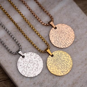 Collier carte des étoiles personnalisée gravée par date et lieu, cadeau d'anniversaire pour petite amie, cadeau d'anniversaire pour elle, cadeau personnalisé pour maman, RP.2
