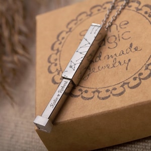 Collier carte des étoiles, message caché, collier barre verticale ciel nocturne gravé personnalisé double couche, cadeau bijoux personnalisé, KP.4