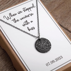 Collier carte étoilée personnalisé, cadeau personnalisé gravé pour elle, cadeau d'anniversaire pour femme, cadeau d'anniversaire de mariage pour femme, KP.10