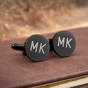 Gemelos redondos negros con inicial personalizada, gemelos con letra grabada personalizada, regalo para el Día del Padre, graduación, regalos para él, joyería para hombre C.2