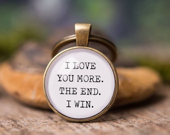 Schlüsselanhänger mit Text: I Love You More The End I Win Geschenk, Geburtstagsgeschenk für Männer, Jahrestagsgeschenk für Ihn, S-245