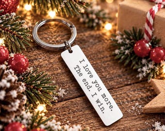 彼氏へのクリスマスプレゼント、「I Love You More」キーホルダー、ロマンチックなクリスマスプレゼント、彼女からのプレゼント、S-111