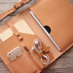 B5 Leather Portfolio / 10.5 iPad Pro Case Corporate Gifts, Business Gifts, Corporate Gifts ideas, Employee Gift Conference