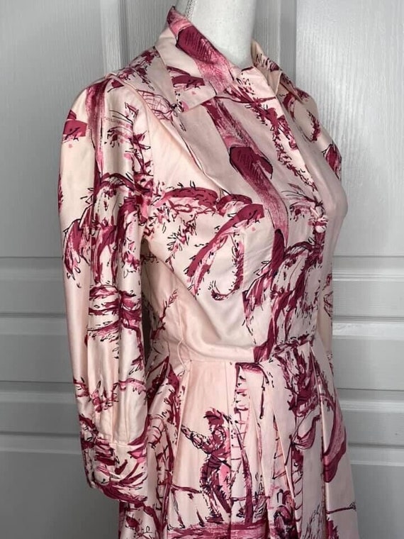 1950s Novelty Print Tea Dress Vintage Pink Cotton… - image 2