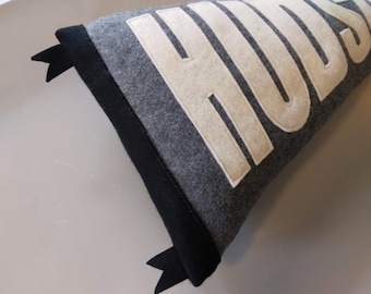 Cojín deportivo de fieltro personalizado con banderines: Colores personalizados del equipo