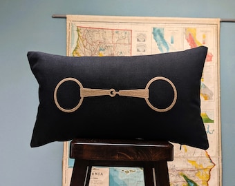 Almohada ecuestre rectangular con filete de fieltro de color personalizado, regalo para amantes de los caballos.