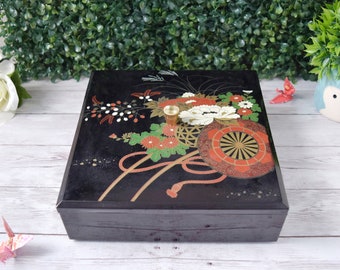 Vintage Japanese Lacquer Ware Box with Lid and Plastic Insert 3 Piece Set, Chrysanthemums Covered Square Tray 5 Sections Removable Plate