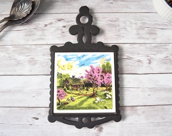 Vintage Ceramic Tile Cast Iron Trivet American Homestead Spring Made in Taiwan Pot Holder, Spring Summer Kitchen Decoration, Hot Pan Rest