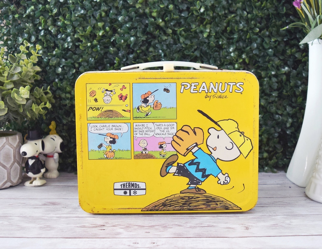 Vintage Snoopy Metal Lunch Box of Peanuts Gang in Comic Strip No