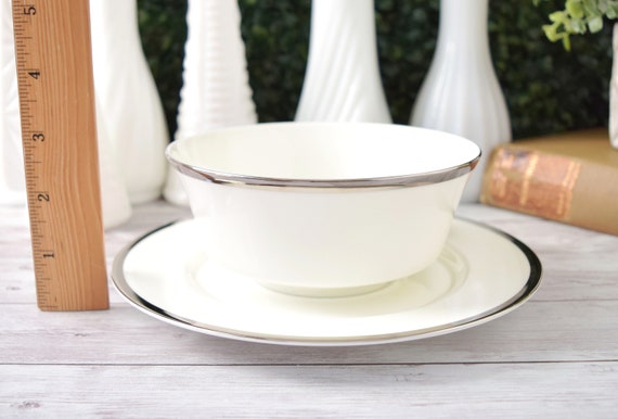 NARUMI Bone China 皿 ホワイト　8枚セット Vintage Mikasa Narumi Bone China Gravy Bowl With Attached Plate