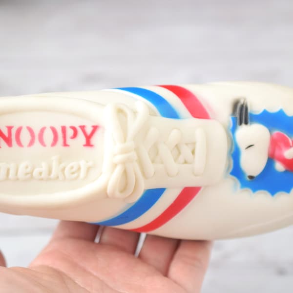Vintage Snoopy Sneaker Rubber Squeaky Toy by ConAgra Made in Taiwan, Collectible Snoopy Decoration Gift, Charlie Brown Running Figurine