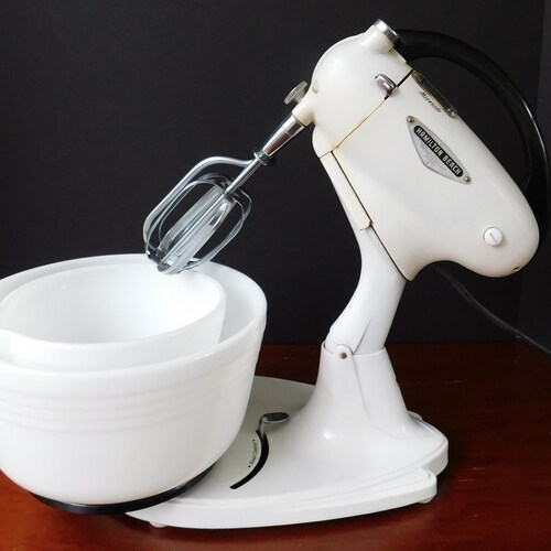 stand mixer with removable hand mixer