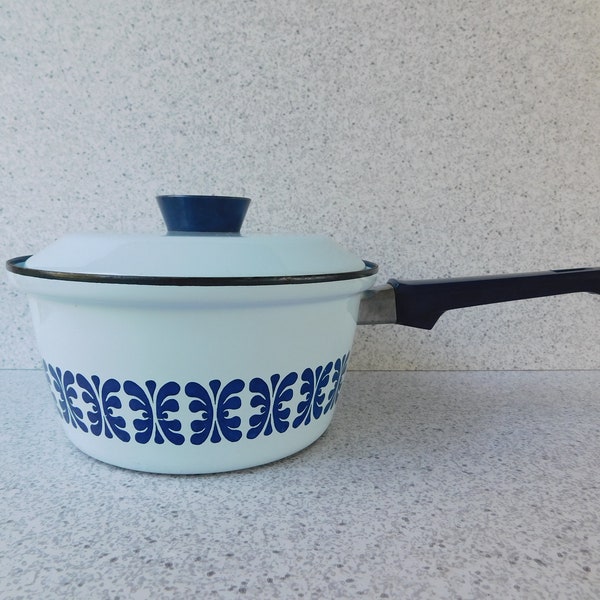 Cathrineholm Enamel Saucepan with Lid, 2 Qt., Light Blue with Navy, Scandinavian Enamelware Pot with Lid, Cathrineholm of Norway