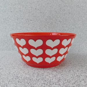 Vintage 1980s Waechtersbach Heart 7 Inch Vegetable or Serving Bowl, 3 Rows of Hearts, Made in West Germany