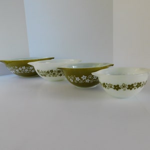 Set of 4 Pyrex Spring Blossom Cinderella Mixing Bowls, Nesting Mixing Bowls, 441 1.5 Pint, 442 1.5 Quart, 443 2.5 Quart, 444 4 Quart