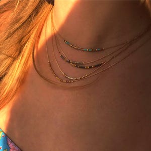 Collar con código Morse chapado en oro de 14k | Joyería con mensaje oculto personalizado | Cadena delicada de cuentas personalizada | Regalo significativo | Minimalista