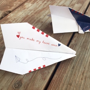 Download istantaneo: aeroplanino di carta di San Valentino fai-da-te. Aeroplanini di carta. Cartoline di San Valentino per bambini. Carta di anniversario. Carte di San Valentino. Scheda stampabile.
