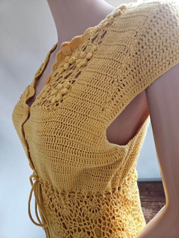 Vintage 1960s Mustard Yellow Crochet Short Sleeve… - image 7