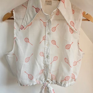 Reworked White Sleeveless Cropped Vintage Shirt with Red Tennis Racket Print UK 14/16