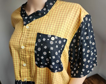 Camisa amarilla y negra con mangas cortas y volante reelaborada L