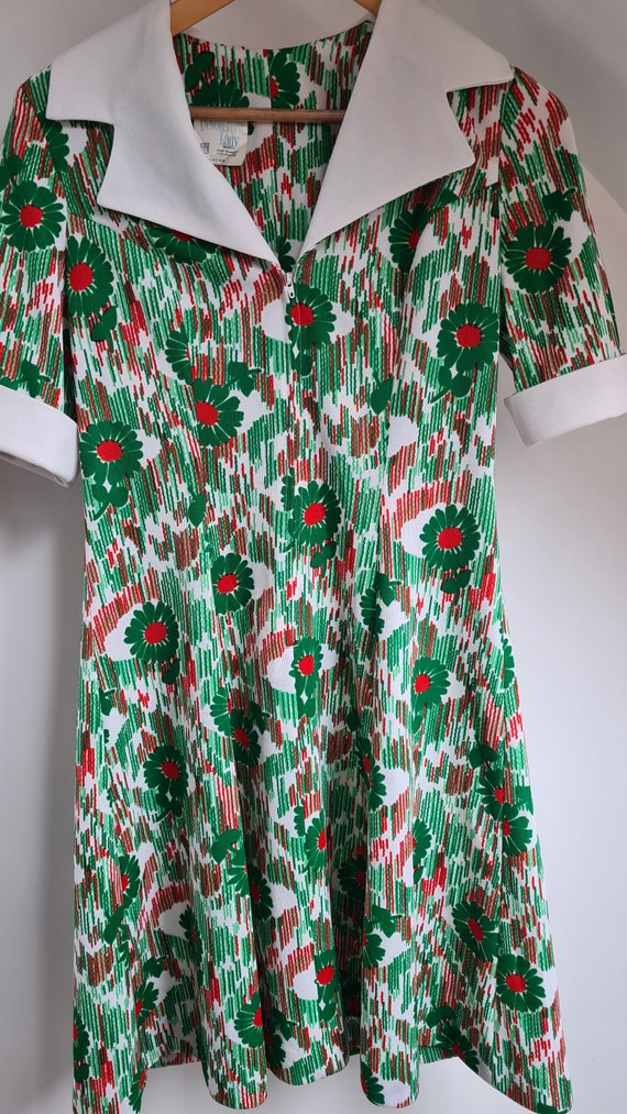Vintage 1960s Bold Green & Red Floral Day Dress b… - image 10