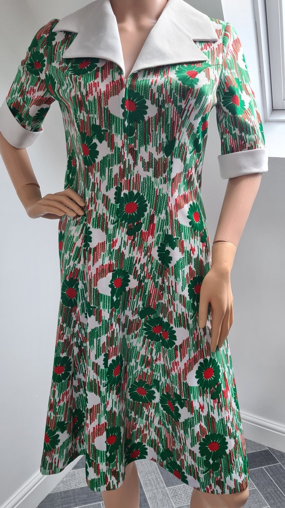 Vintage 1960s Bold Green & Red Floral Day Dress b… - image 3
