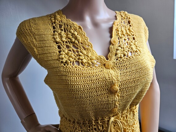 Vintage 1960s Mustard Yellow Crochet Short Sleeve… - image 10