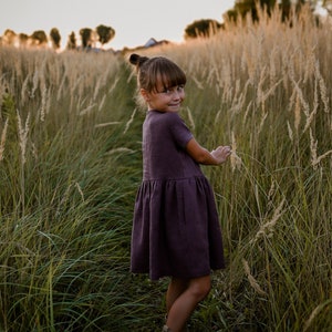 Linen short sleeve dress for girls, loose fit, PLUM image 2