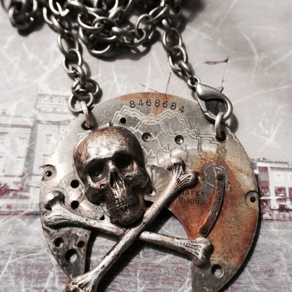 Montre de poche collier steampunk Pirate avec tête de mort et os croisés fabriqués à la main Bijoux artisanaux