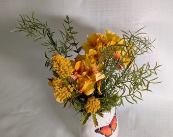 Adorable little ceramic vase.