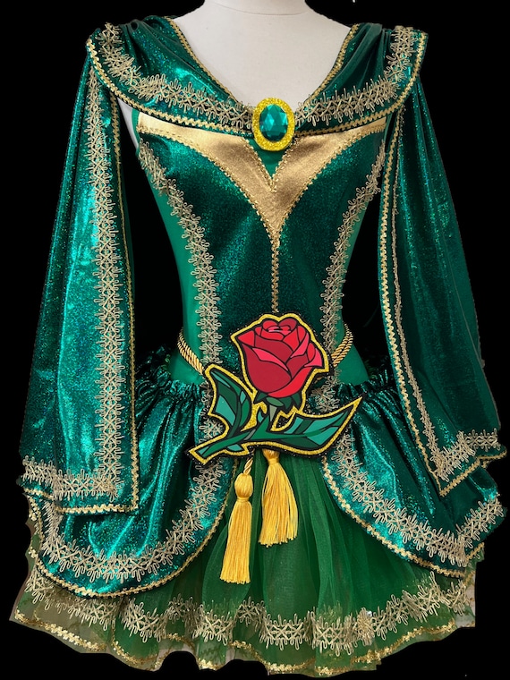 green emerald velvet dress 26 Cocktail Dresses You Can Get On Amazon That People Actually Swear By main image 1
