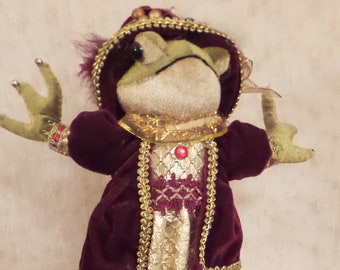 14" Beautiful Exquisitely Dressed Female Frog Doll - companion to the King Frog listed