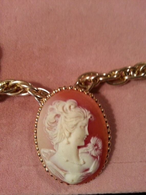 Lovely Vintage 1950's Faux Cameo Necklace - image 3